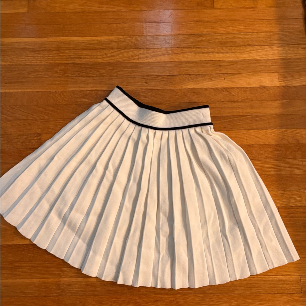 Elegant White Pleated Skirt
